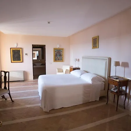 Palazzo Viceconte 4* מטרה