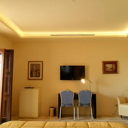 Palazzo Viceconte 4* מטרה