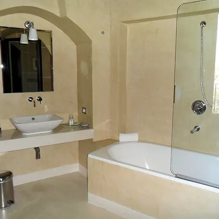 Palazzo Viceconte 4* מטרה